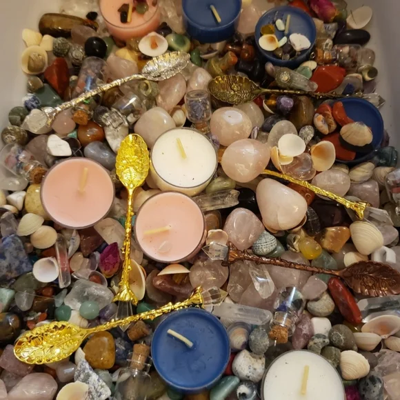 Witchy Crystal Confetti Tumbles And Charms Mystery Scoop - Picture 6 of 7